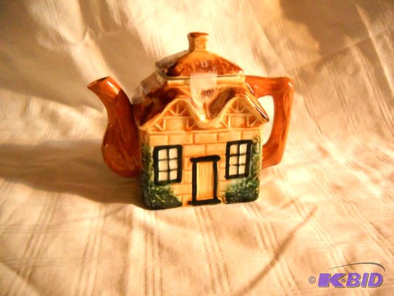 Cute 5&quot H Ceramic Cottage Tea Pot....