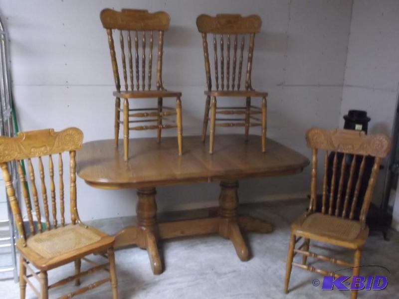 lot 1 image: Solid oak dinning room table measuring 66&quo...