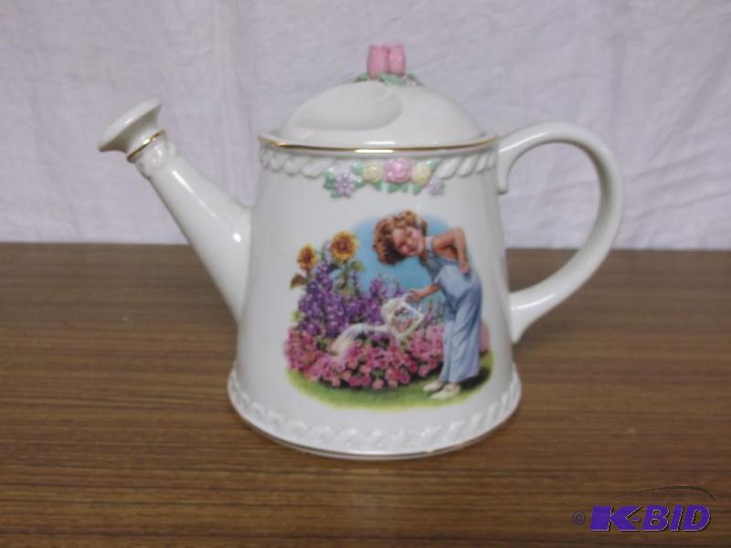 lot 13 image: Beautiful Shirley Temple porcelain tea pot in...