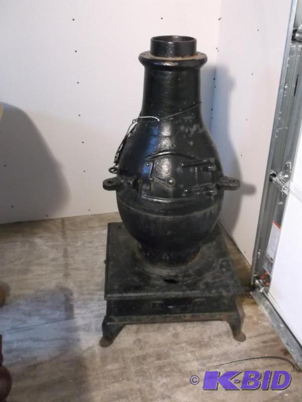 lot 27 image: Vintage railroad caboose coal stove in great ...
