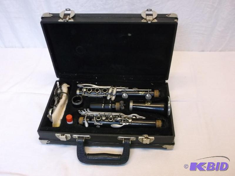 lot 31 image: Leblanc clarinet looks to be in great shape i...