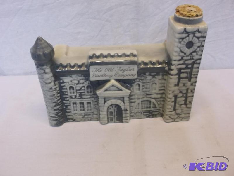 lot 45 image: Collectable decanter &quotThe Old Taylor Dis...