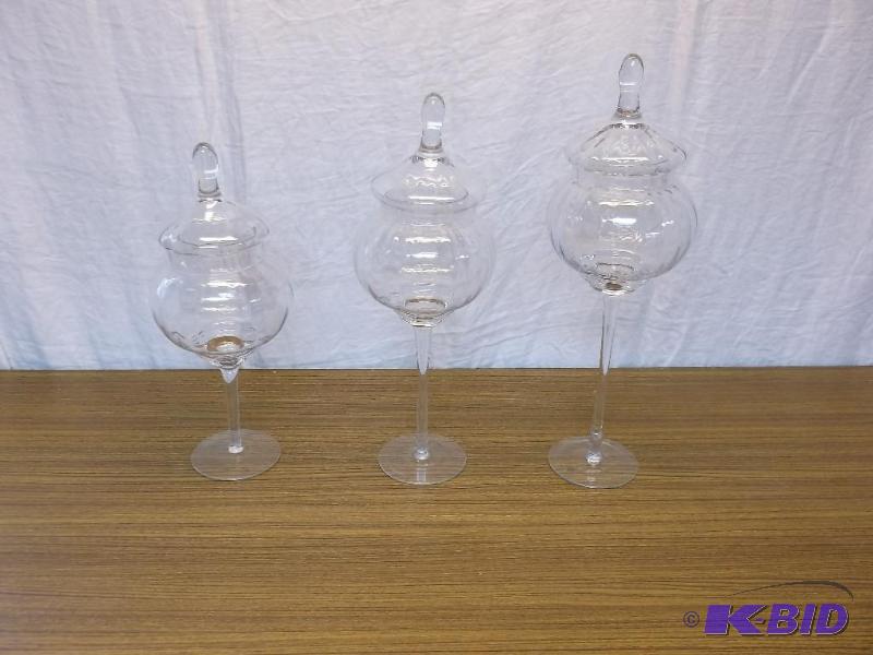 lot 48 image: Nice set of long stemmed candy dishes shortes...