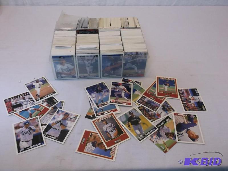 lot 55 image: Collectable about 1600 baseball cards in plas...