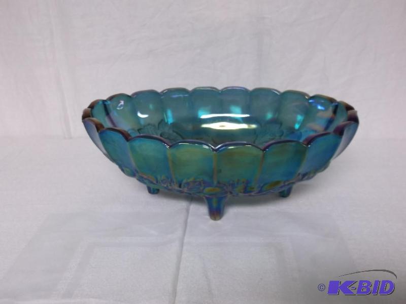 lot 7 image: Beautiful carnival glass footed fruit bowl me...