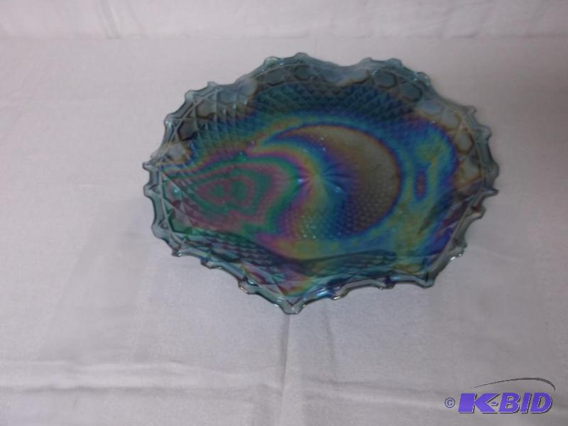 lot 8 image: Beautiful ruffled carnival glass dish measuri...