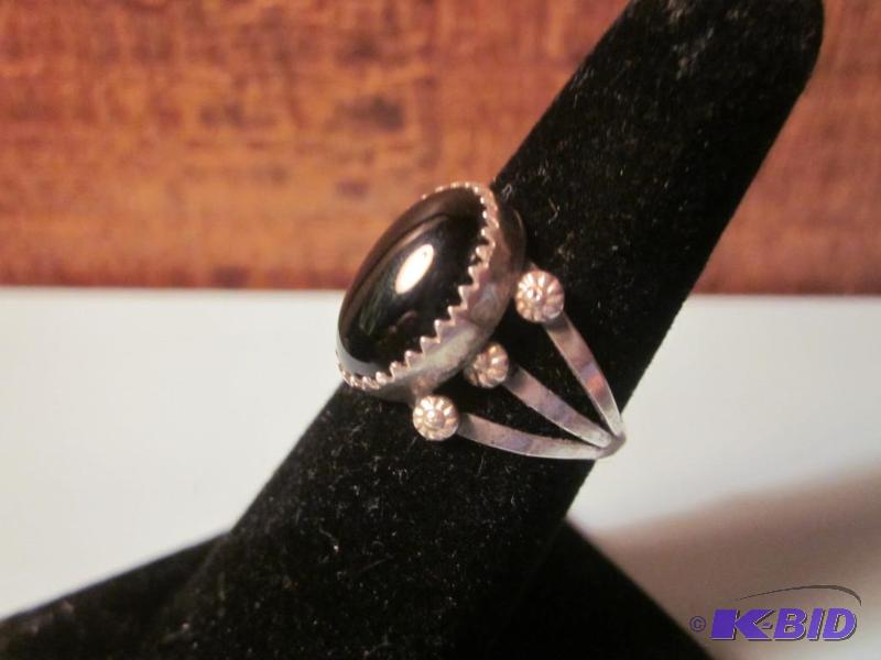 Size 7.5 Sterling Silver with large black ony...