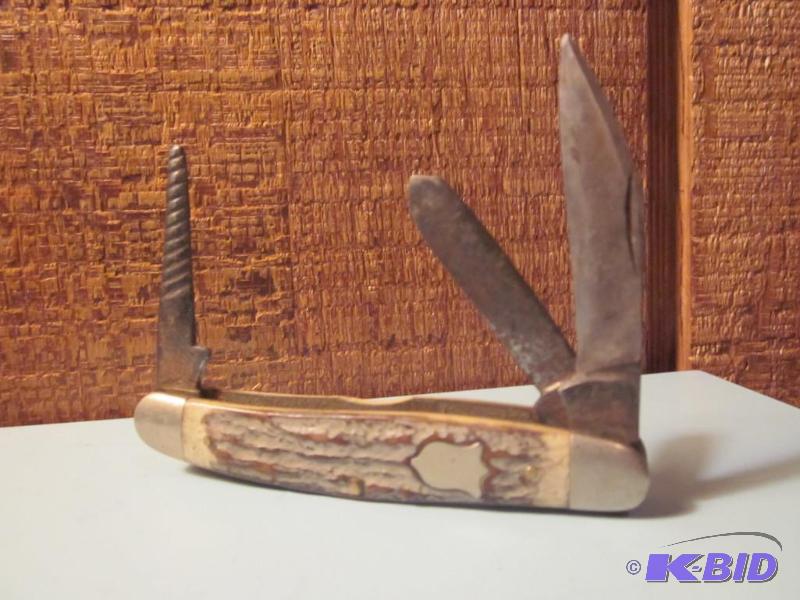 Vintage pocket knife with unique corkscrew to...