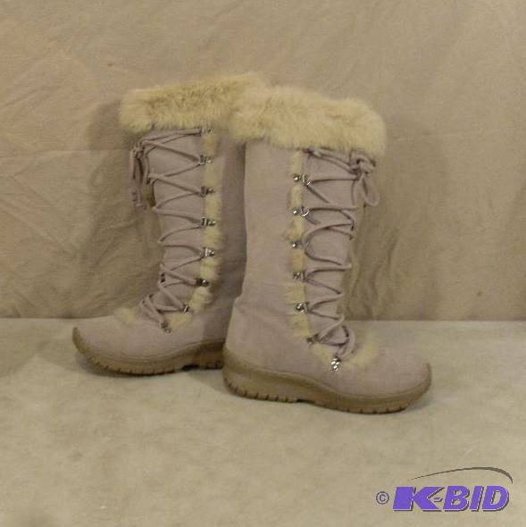 lot 117 image: Womens BearPaw&nbspBoots Size 7. Worn 1 Time...