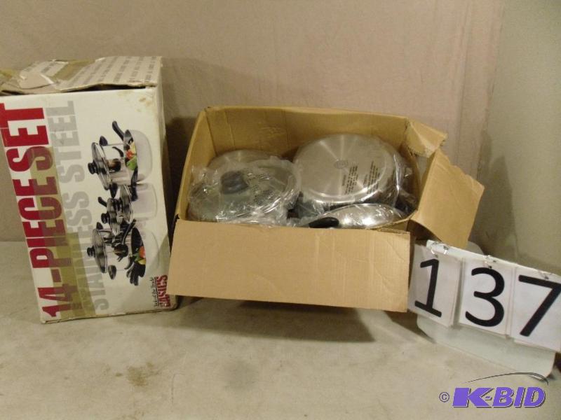 lot 137 image: New 14 Pc Stainless Steel Pan Set. Box shows ...