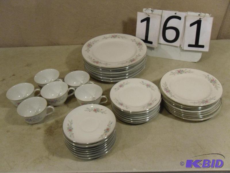 lot 161 image: Florenteen&nbspFine China Fantasia Set. Smal...