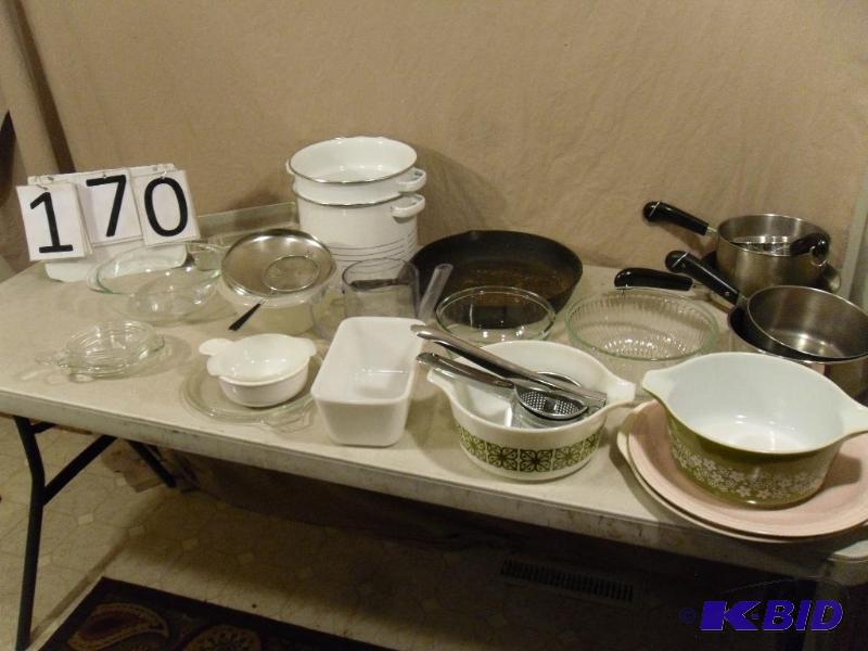 lot 170 image: Lot of Assorted Kitchen Items. Pyrex Bowls, P...