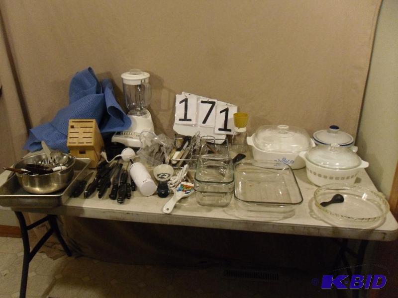 lot 171 image: Lot of Kitchen Items. Pyrex, Corningware, Han...