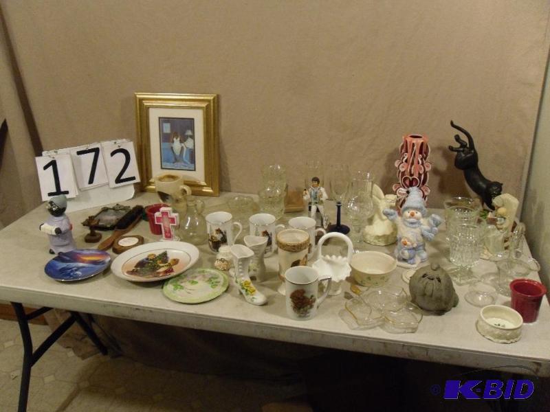 lot 172 image: Glassware, Decor, Figurines, Elvis Figurine, ...