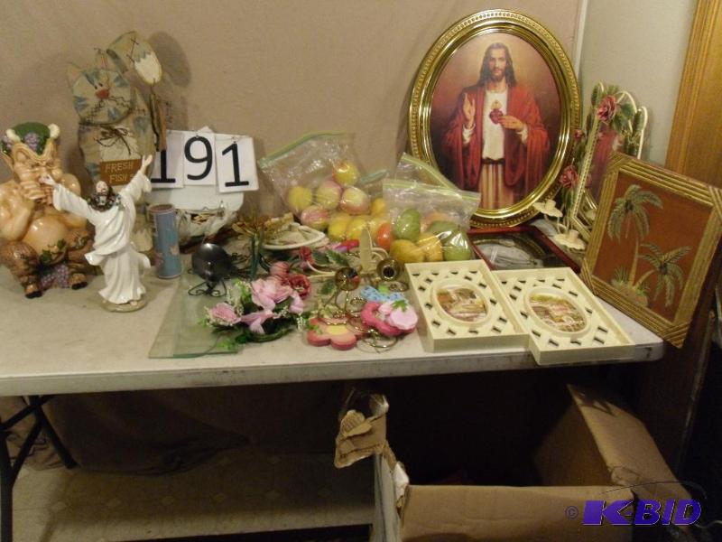lot 191 image: Lot of Assorted Decor, Candle Holders, Pictur...