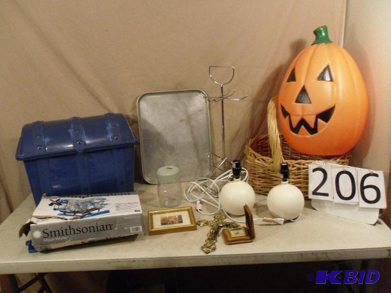 lot 206 image: Matching Lamps, Treasure Chest Tote, Basket, ...