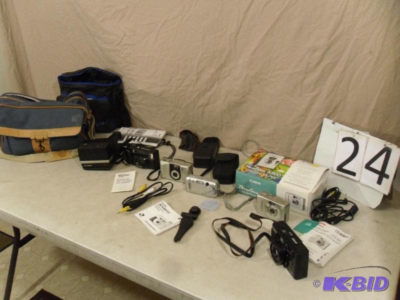 lot 24 image: Lot of cameras and accessories. Digital, 35mm...