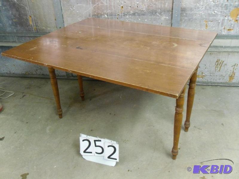 lot 252 image: Drop side table. Great for refinishing. Appro...
