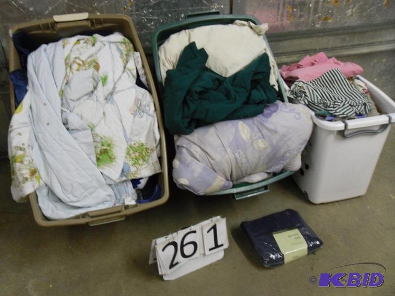 lot 261 image: Large lot of assorted linens. Can be sheets, ...