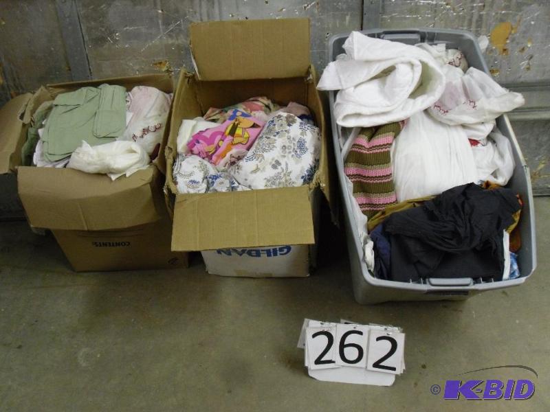 lot 262 image: Large lot of assorted linens. Can be sheets, ...