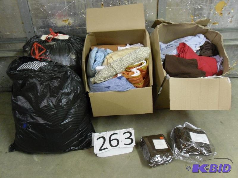 lot 263 image: Large lot of assorted linens. Can be sheets, ...