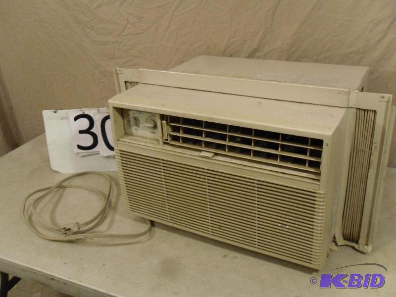 lot 30 image: Sears Window Air Conditioner. 5450 BTU. Teste...