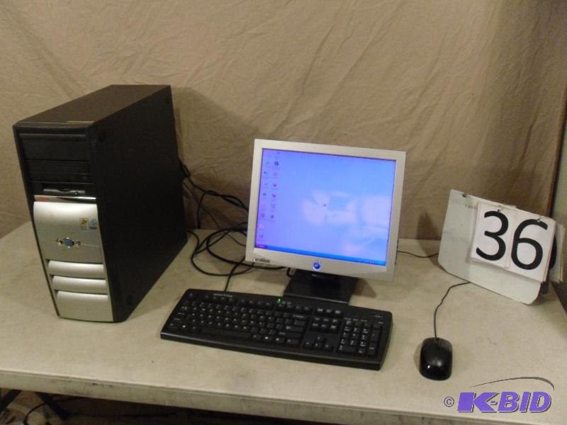 lot 36 image: Compaq Computer with Windows XP Pro and ...