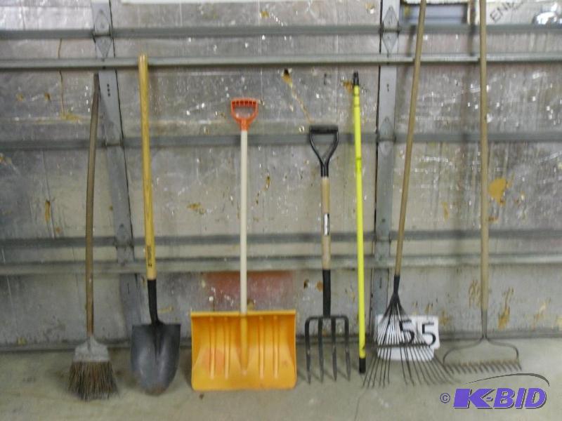 lot 55 image: Long handle tools. Shovels, pitch fork, rakes...