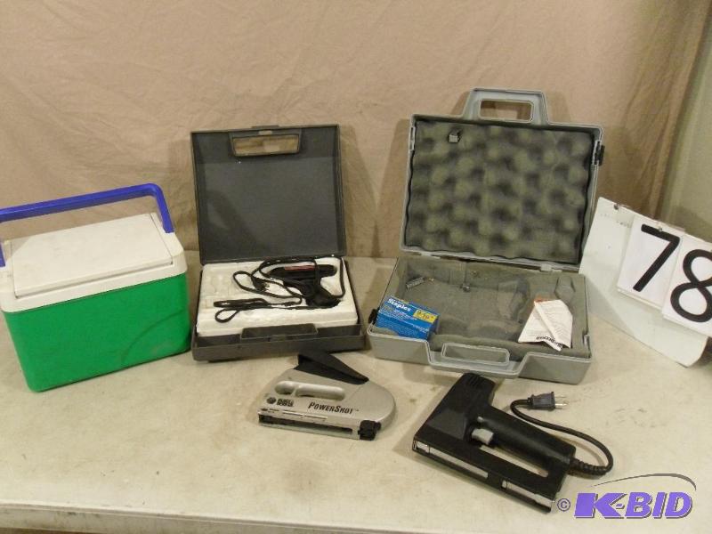 lot 78 image: 2 Staple guns (1 electric, 1 manual) Weller s...