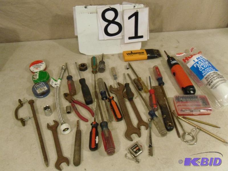lot 81 image: Assorted tools. Screwdrivers (some craftsman)...