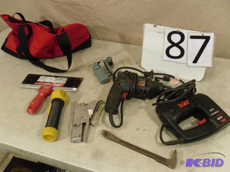 lot 87 image: Skil&nbspjigsaw, drill (both work), flashlig...