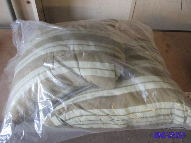 2 pillows...