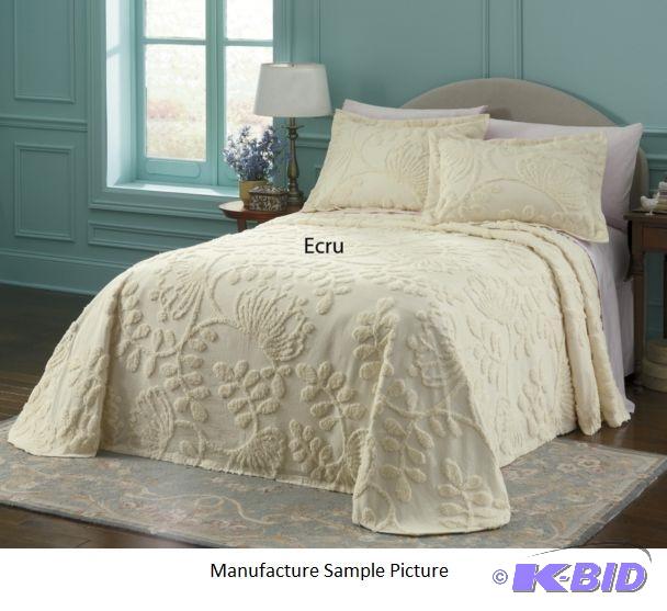 lot 44 image: Chenille Bedspread - Queen -&nbspThe classic...