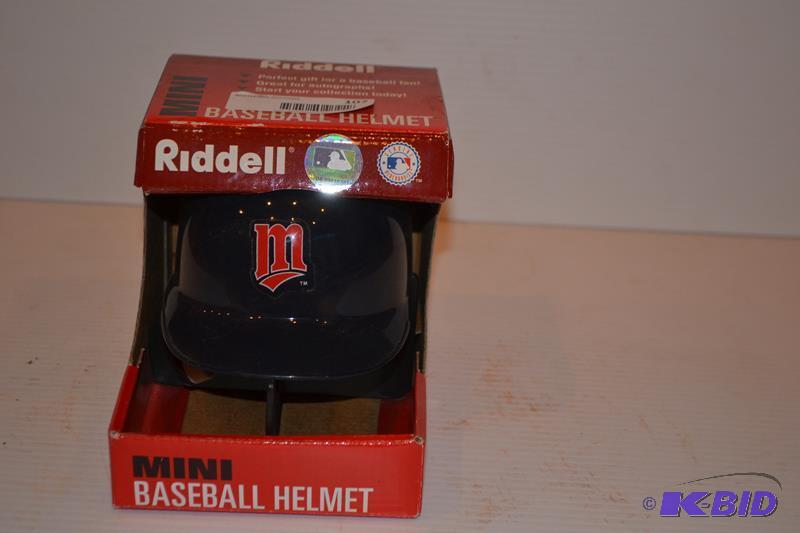 lot 107 image: Riddell Baseball Mini Helmet new in box 6x6x6...