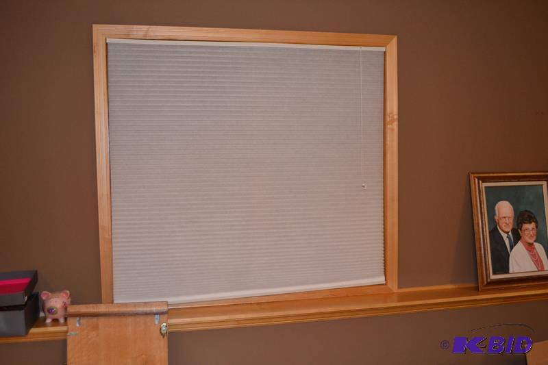 lot 124 image: 1 WINDOW BLIND &nbsp57.5x52" tall bring...
