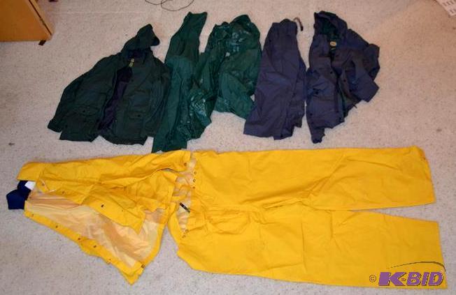 lot 153 image: Tingley&nbsprain suit size XL Cabelas rain s...