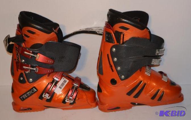 lot 16 image: Tecnica Carbon Icon racing ski boots 321mm...