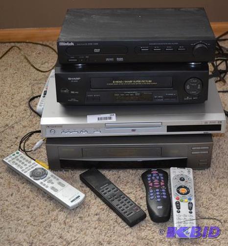 lot 164 image: 2 VHS players & 2 DVD players Mintek ...