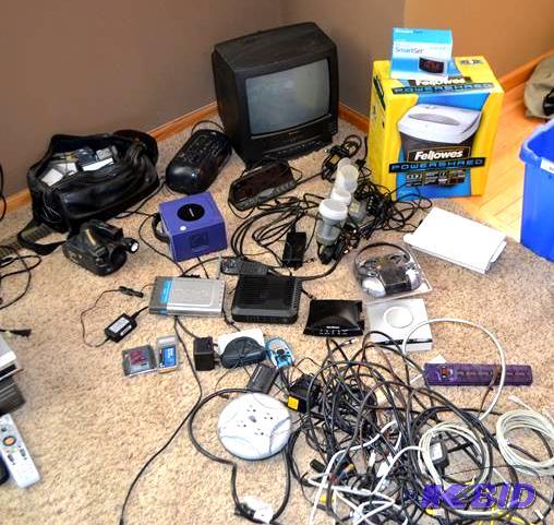 lot 165 image: Large group of electronics Fellows Power Shre...