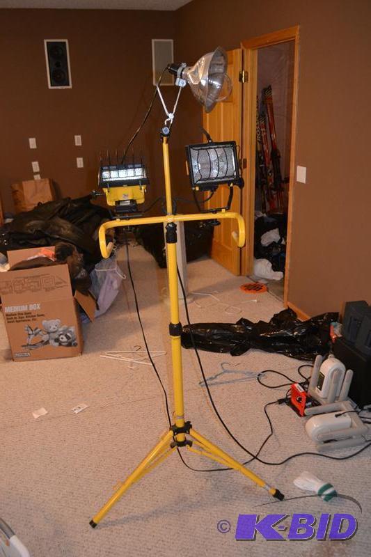 lot 178 image: Yellow work lights on stand and 1 clamp light...