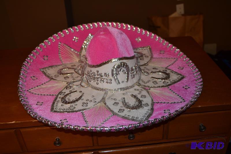lot 185 image: Beautiful Large Mexican hat 24" in diame...
