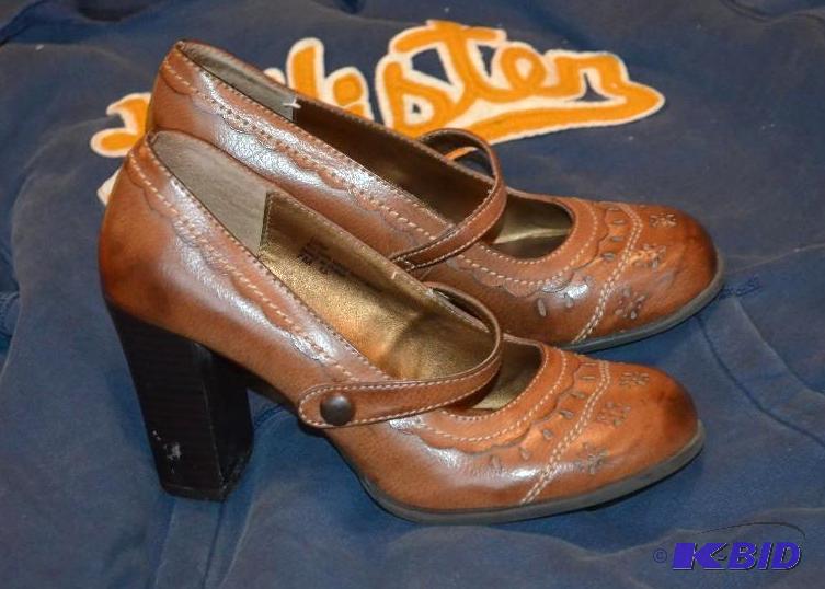 lot 219 image: BKE Sole Ladies shoes -condition looks good b...