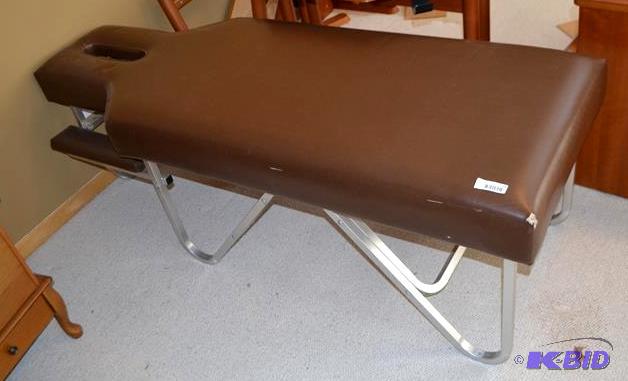 lot 29 image: Winco&nbspmassage table 28" wide 72&quo...