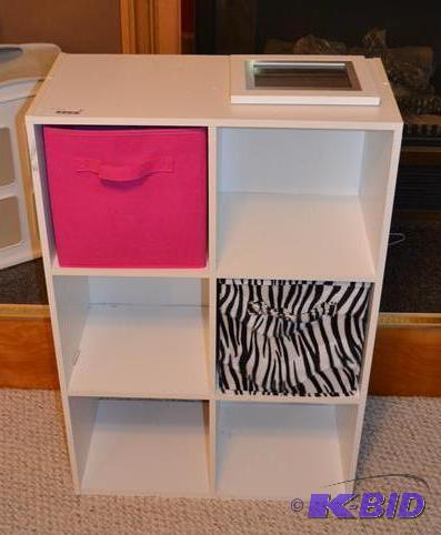 lot 40 image: White Cube Shelving unit with 2 cloth contain...