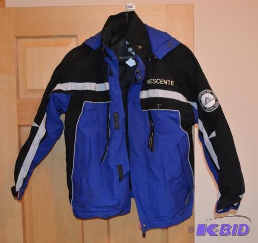 lot 6 image: Descente ski jacket Junior size 14 or 150 Buc...