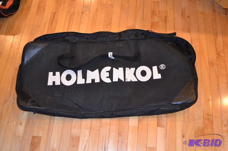 lot 64 image: Holmenkol travel bag 44" long, equipment...
