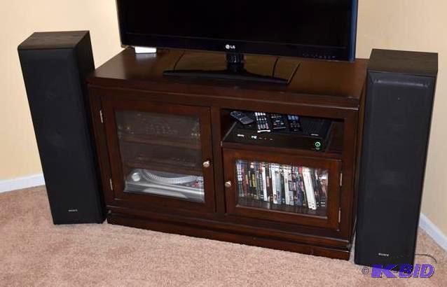 lot 16 image: Two Sony speakers 34" tall, model SS-F50...