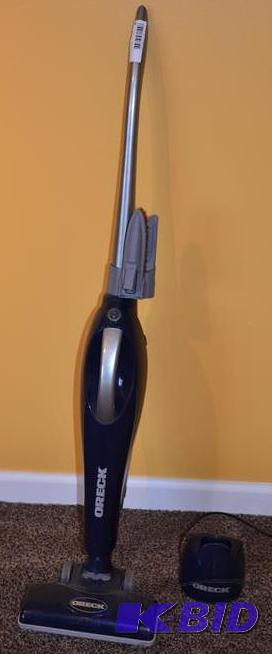 lot 28 image: Oreck&nbspcordless broom vaccum, bagless&nbs...