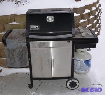 lot 36 image: Weber Genesis Silver gas grill...