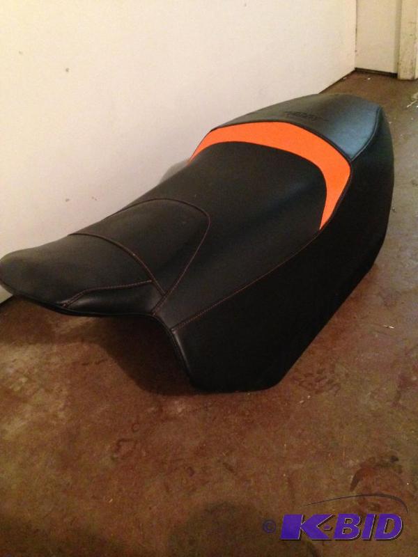 lot 5 image: Seat Arctic Cat Orange Stripe Looks new...